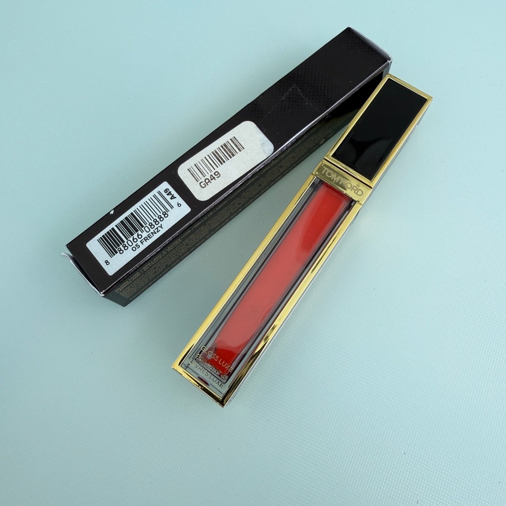 TOM FORD Gloss Luxe Lipstick, Red - Picture 4 of 5